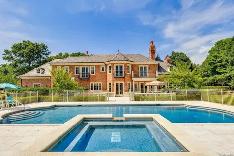 136 I U Willets Road Old Westbury NY 11568