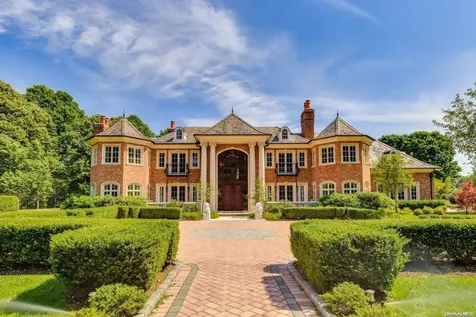 136 I U Willets Road Old Westbury NY 11568