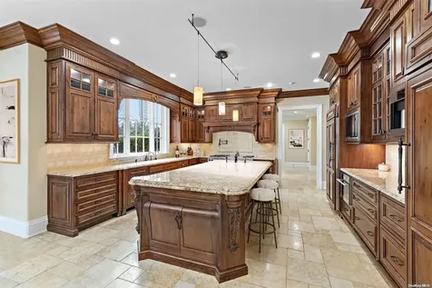 136 I U Willets Road Old Westbury NY 11568