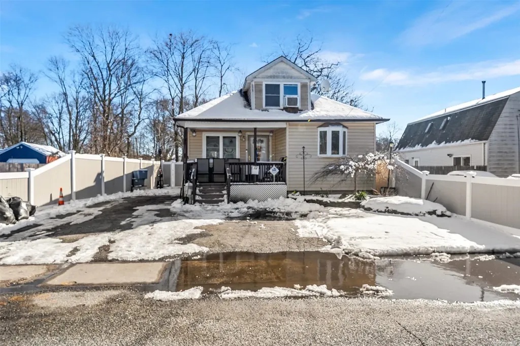 12 South Road Central Islip NY 11722