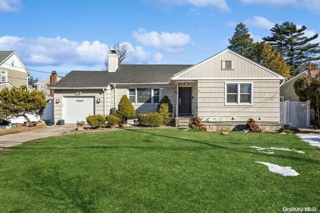2581 Grand Avenue Baldwin NY 11510