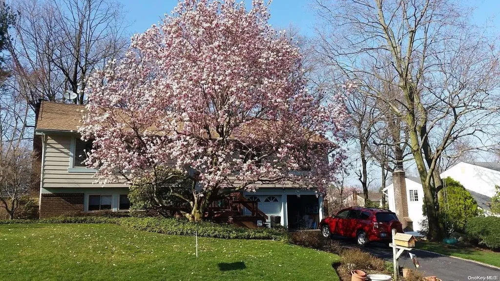 15 Hitching Post Lane Glen Cove NY 11542