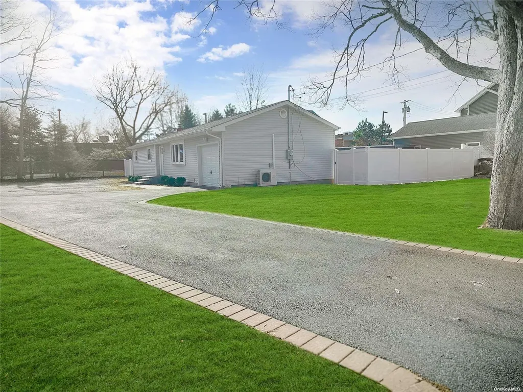 10 N Washington Avenue Centereach NY 11720