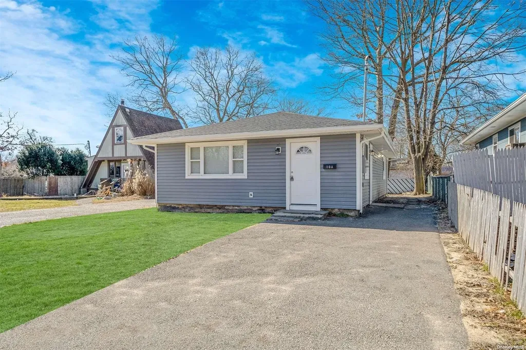 18a Broadway Mastic NY 11950