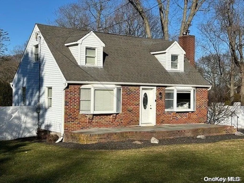 43 Sams Path Rocky Point NY 11778