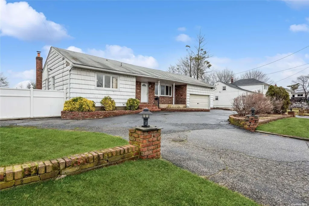 1566 Herzel Boulevard West Babylon NY 11704