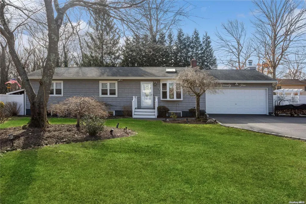 22 Pine Street Centereach NY 11720