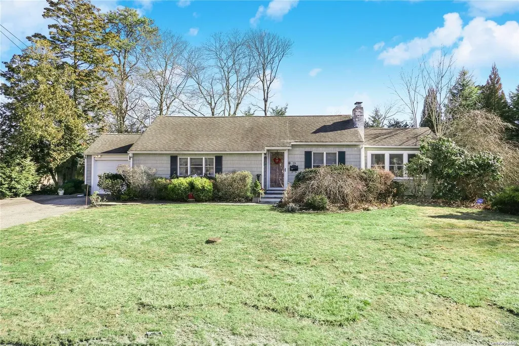 29 Roosevelt Boulevard East Patchogue NY 11772