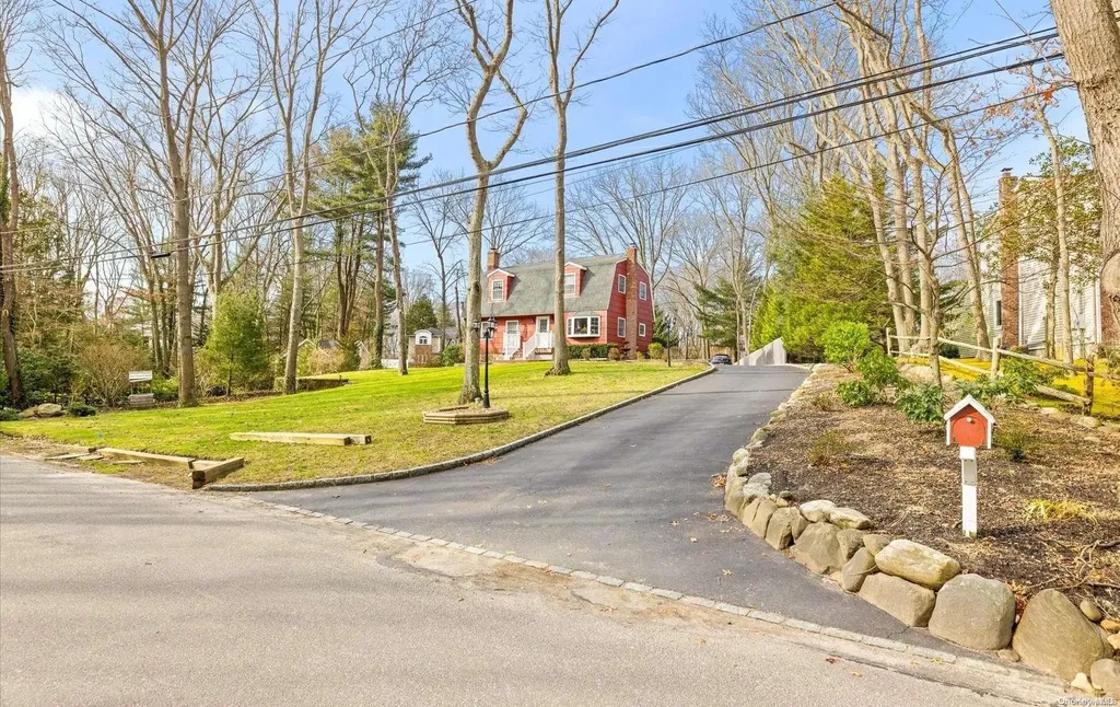 51 Kendrick Lane Dix Hills NY 11746