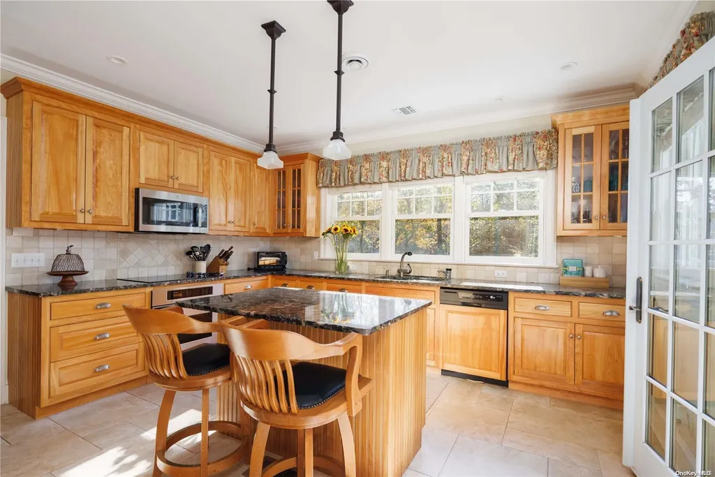 190 Jackson Landing Mattituck NY 11952