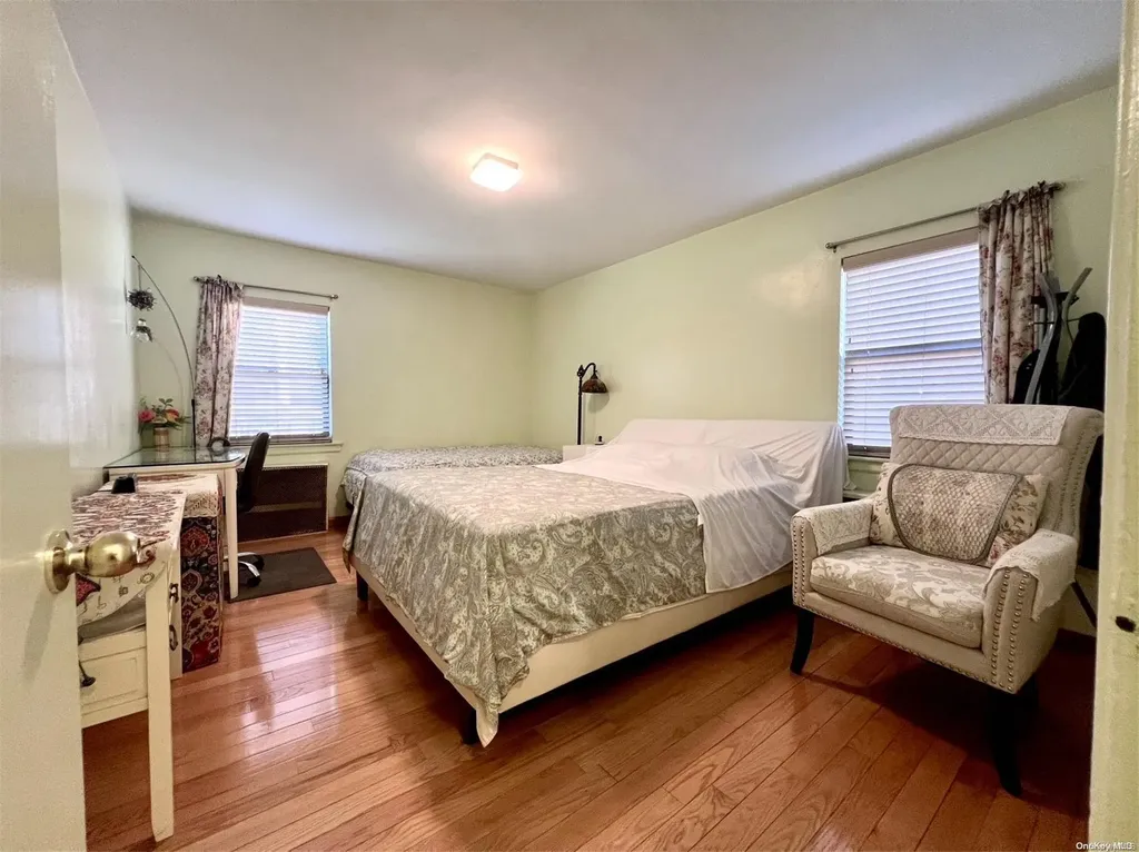 196-58 69 Avenue Fresh Meadows NY 11365
