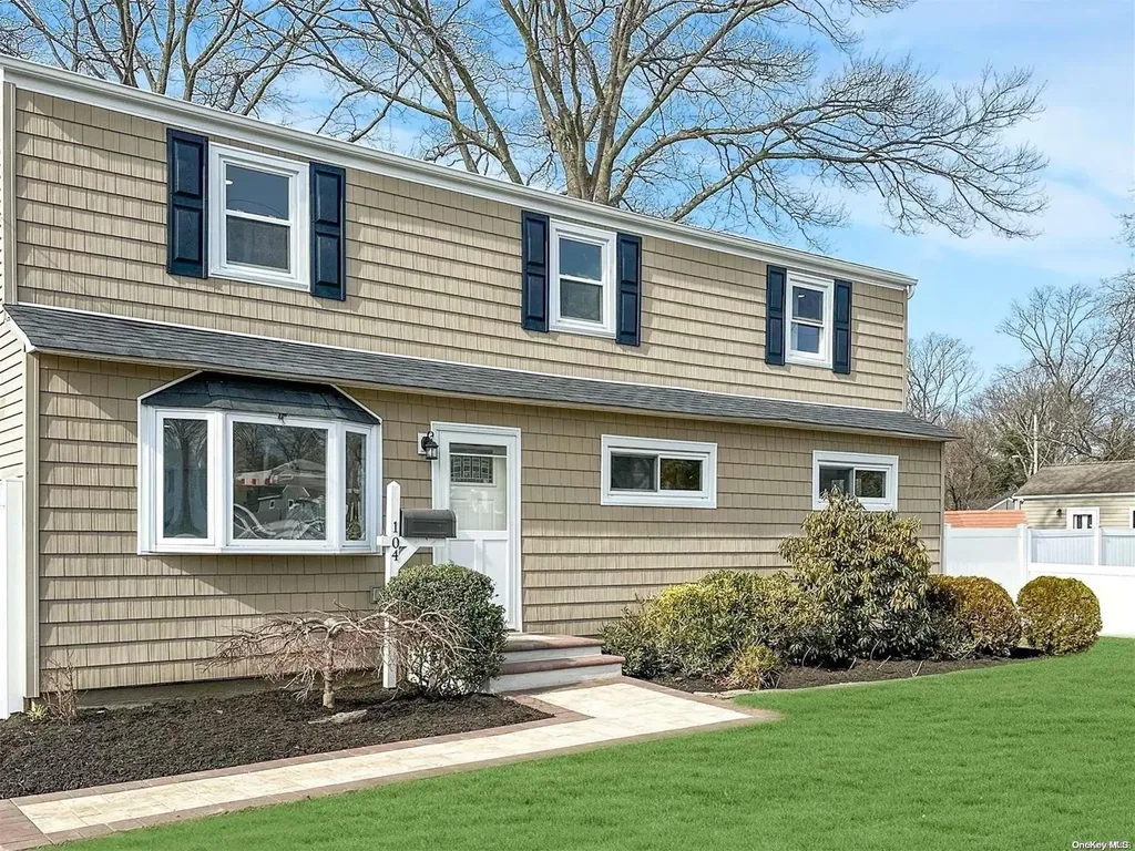 104 Malts Avenue West Islip NY 11795
