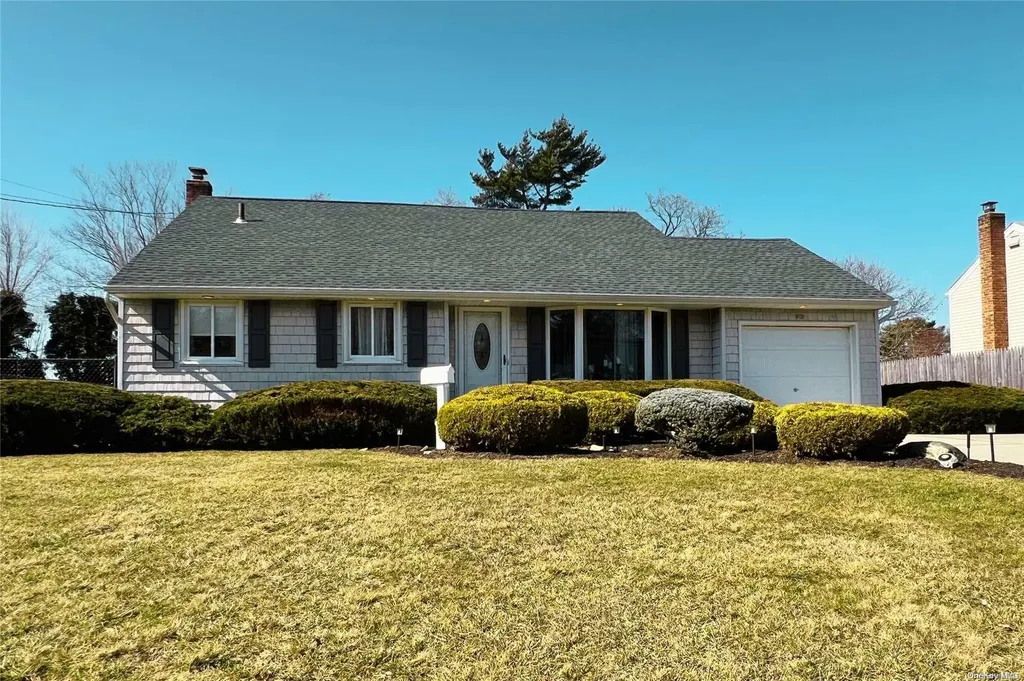 808 Pine Avenue West Islip NY 11795
