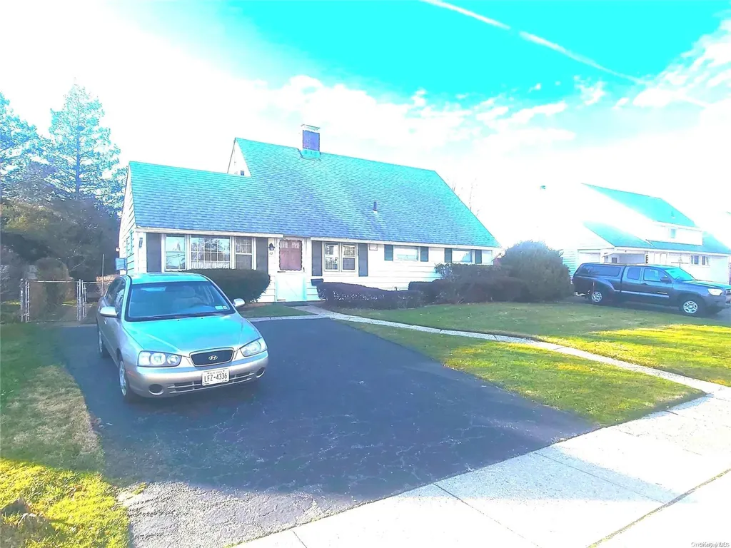 42 Tanager Lane Levittown NY 11756