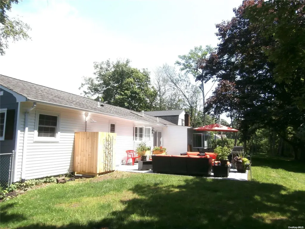 1895 Mary's Road Mattituck NY 11952