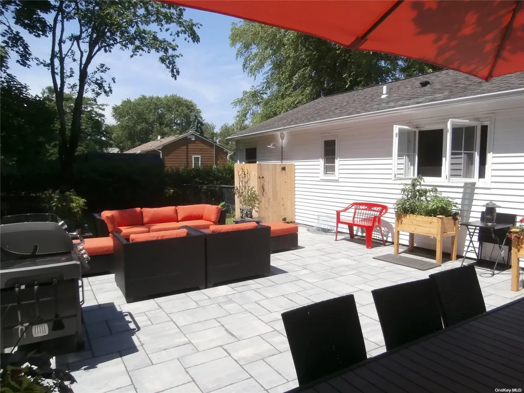 1895 Mary's Road Mattituck NY 11952