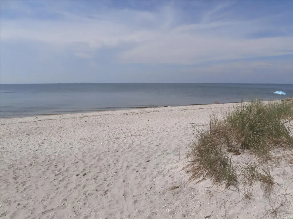 1895 Mary's Road Mattituck NY 11952