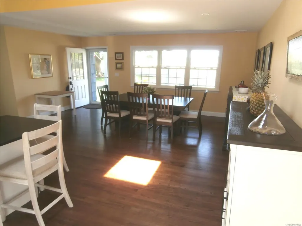 1895 Mary's Road Mattituck NY 11952