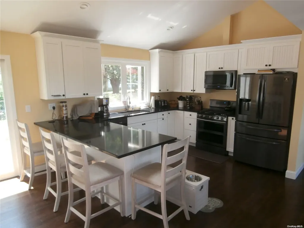 1895 Mary's Road Mattituck NY 11952