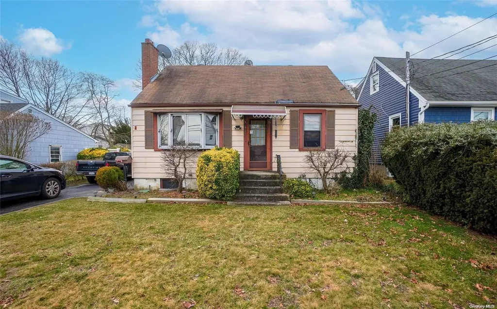 445 S 6th Street Lindenhurst NY 11757