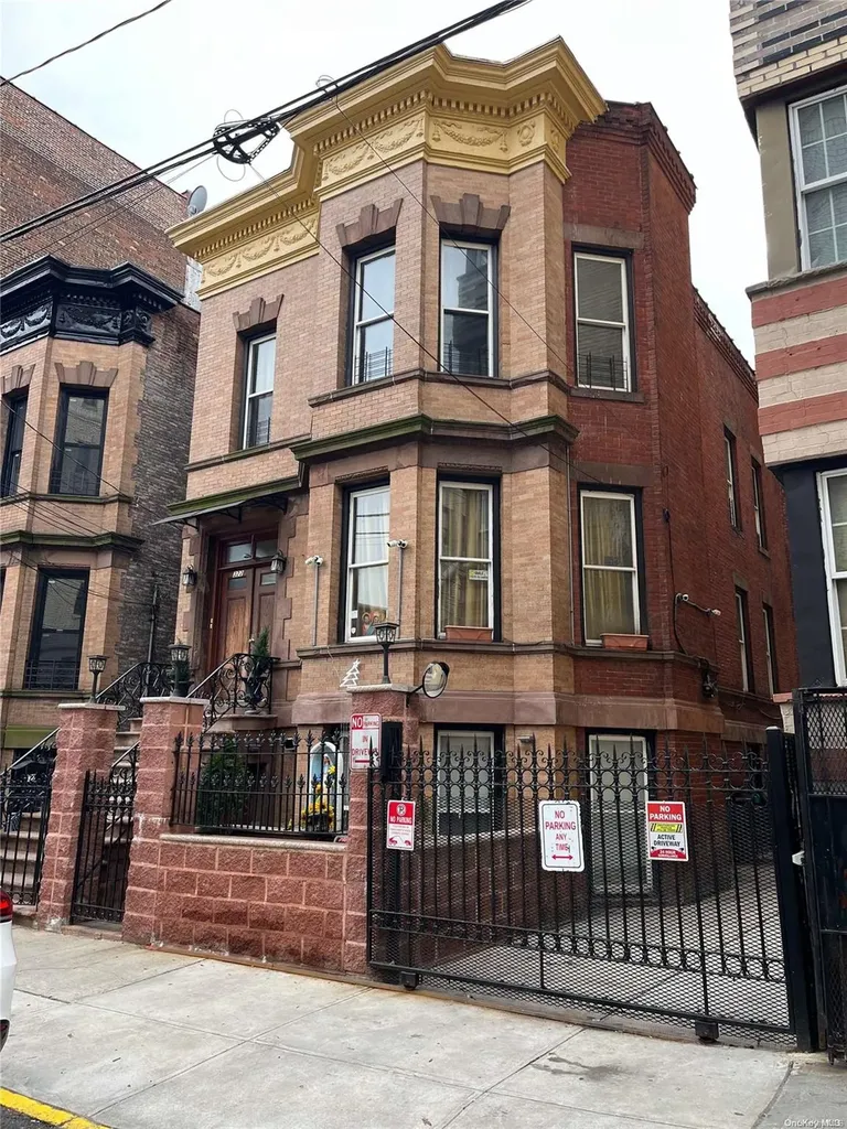 322 E 197th Street Bronx NY 10458