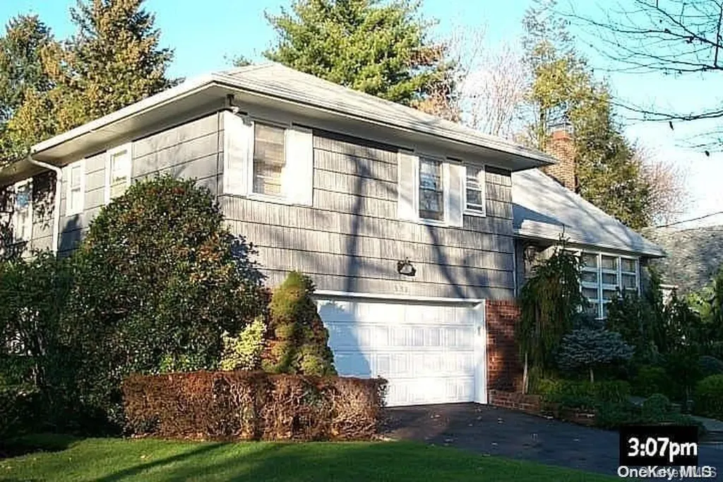 932 Carol Avenue Woodmere NY 11598
