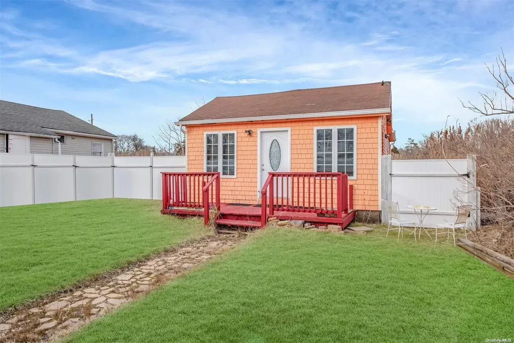 27 Bayside Road Mastic Beach NY 11951