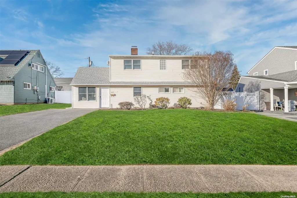 47 Dock Lane Wantagh NY 11793