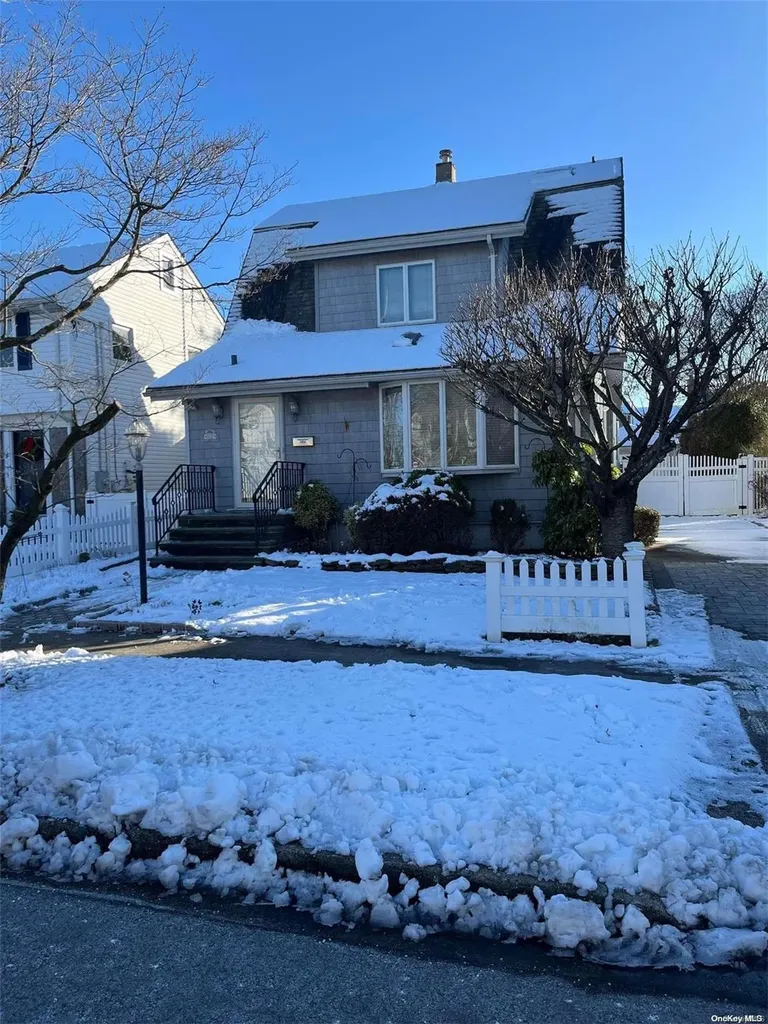 82 East Beverly Parkway Valley Stream NY 11580