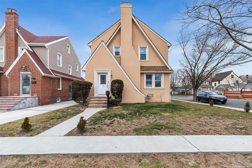 115 E Maujer Street Valley Stream NY 11580