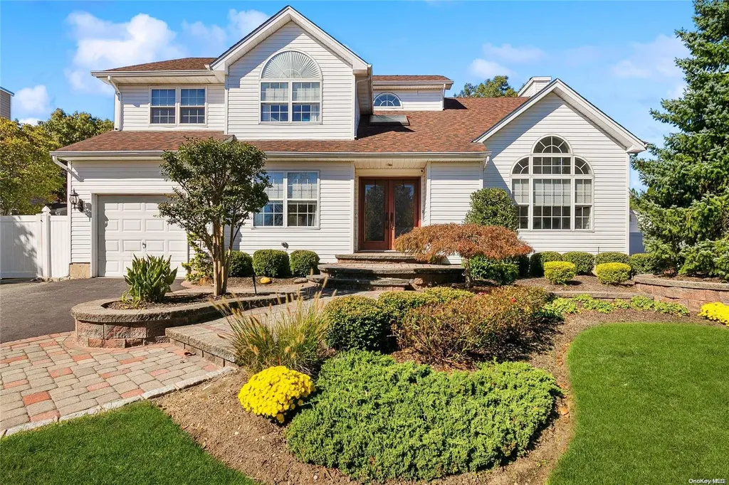 48 Long House Way Commack NY 11725