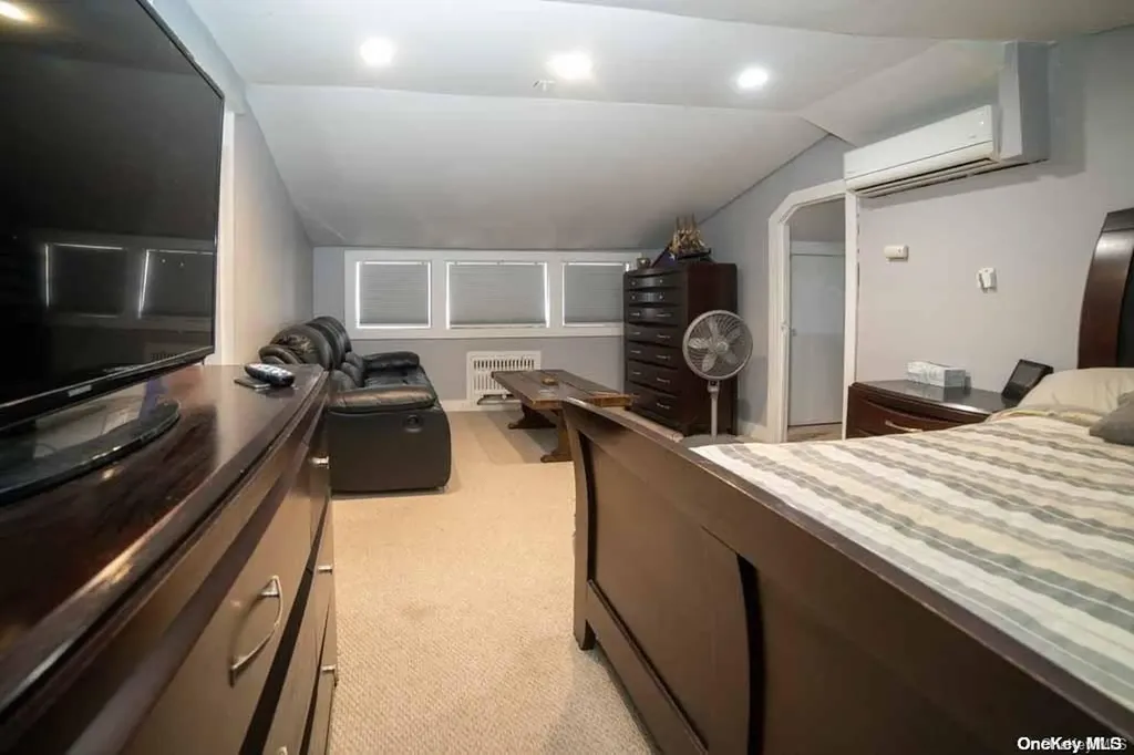 720-b Clarence Avenue Bronx NY 10465