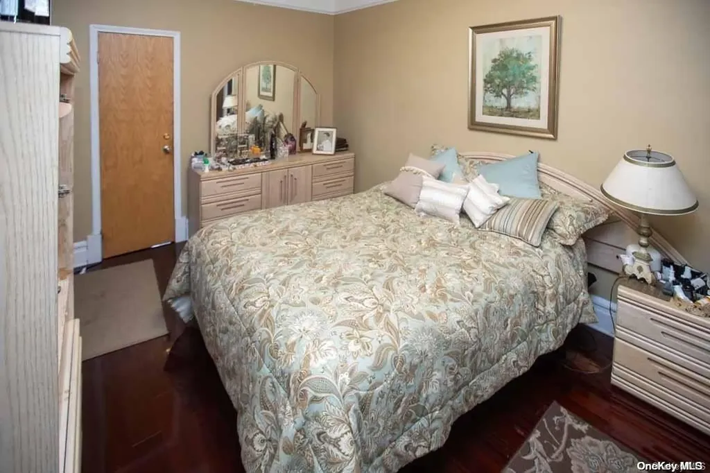 720-b Clarence Avenue Bronx NY 10465