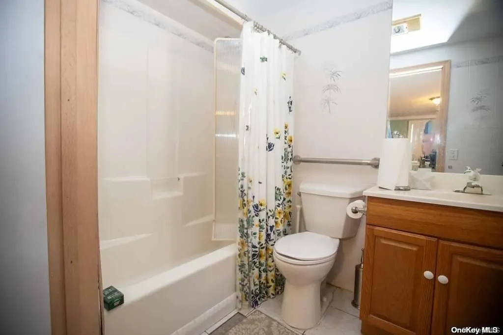 720-b Clarence Avenue Bronx NY 10465