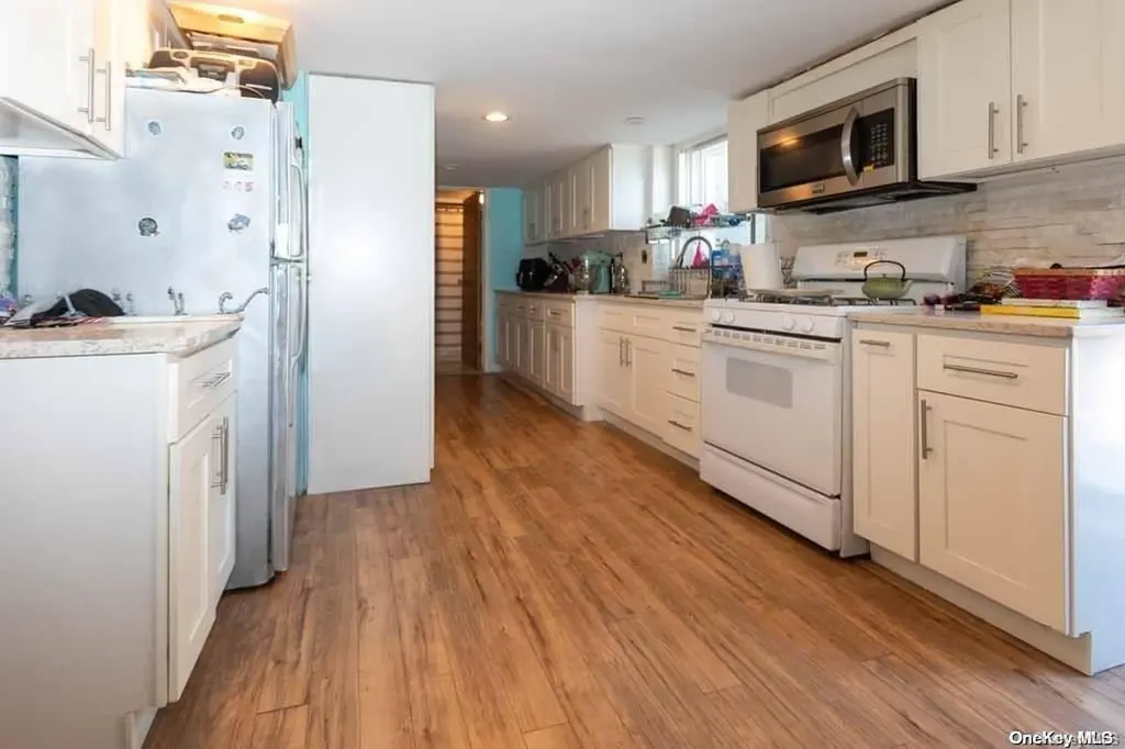 720-b Clarence Avenue Bronx NY 10465