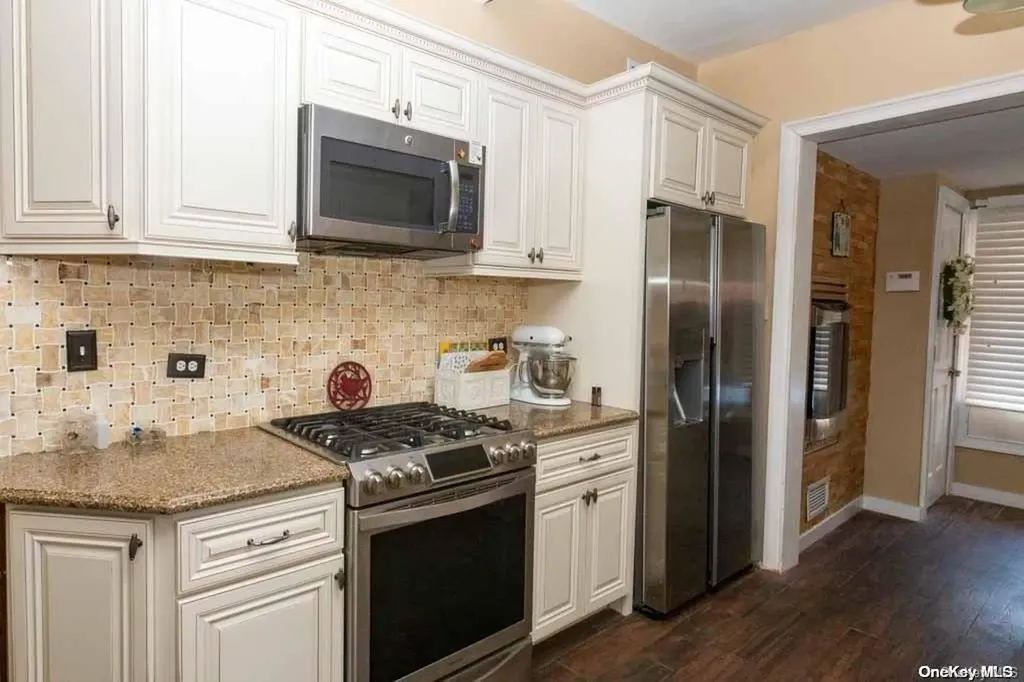 720-b Clarence Avenue Bronx NY 10465