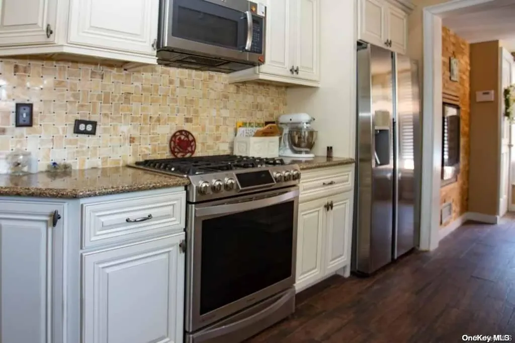 720-b Clarence Avenue Bronx NY 10465