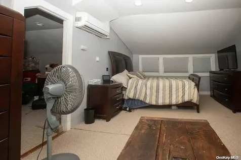 720-b Clarence Avenue Bronx NY 10465