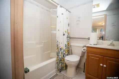 720-b Clarence Avenue Bronx NY 10465