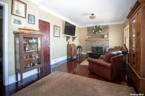 720-b Clarence Avenue Bronx NY 10465