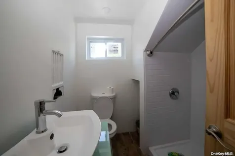 720-b Clarence Avenue Bronx NY 10465