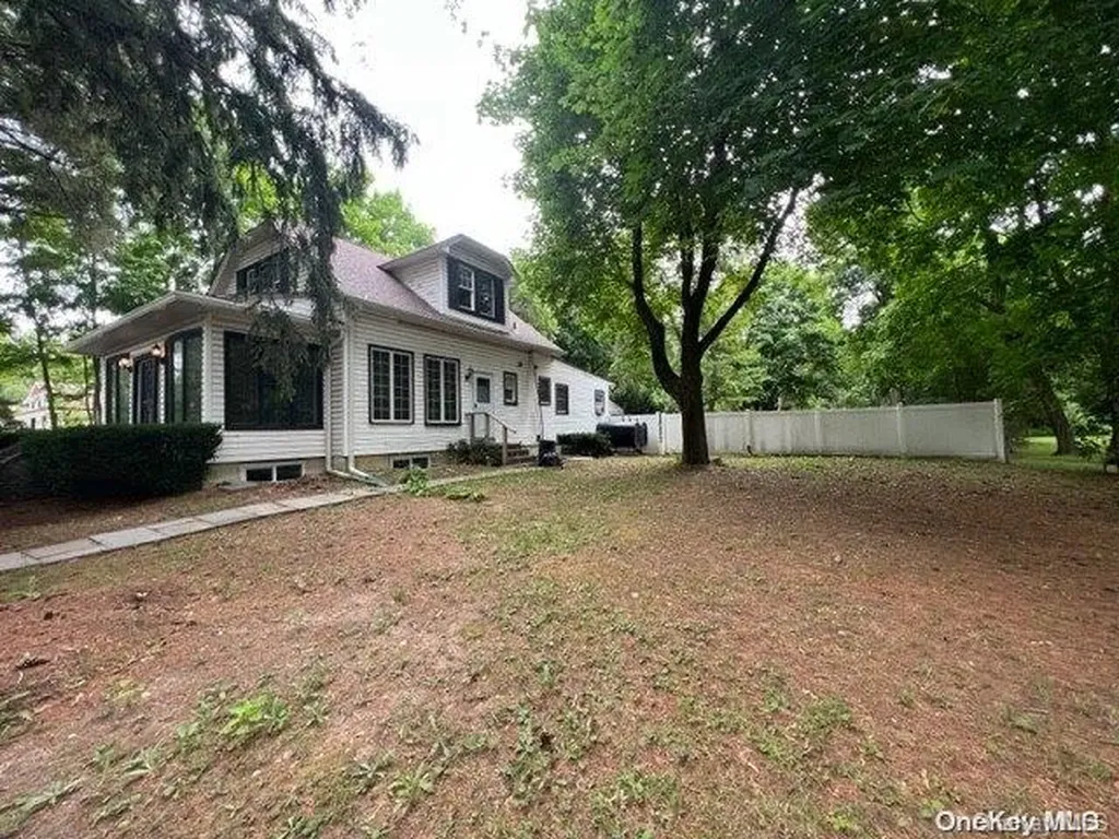 1158 Carlls Straight Path Dix Hills NY 11746