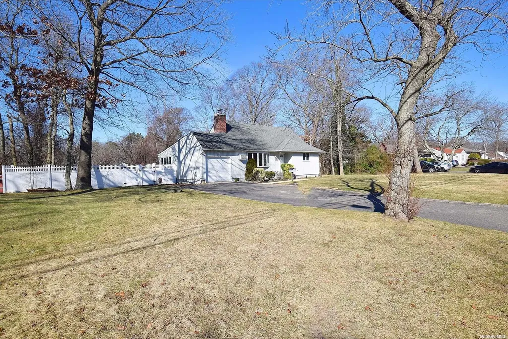 1116 Brookdale Avenue Bay Shore NY 11706