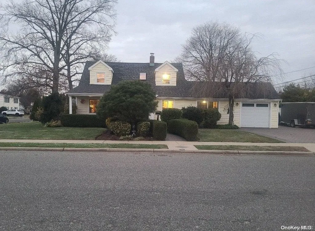 14 Aster Lane Levittown NY 11756