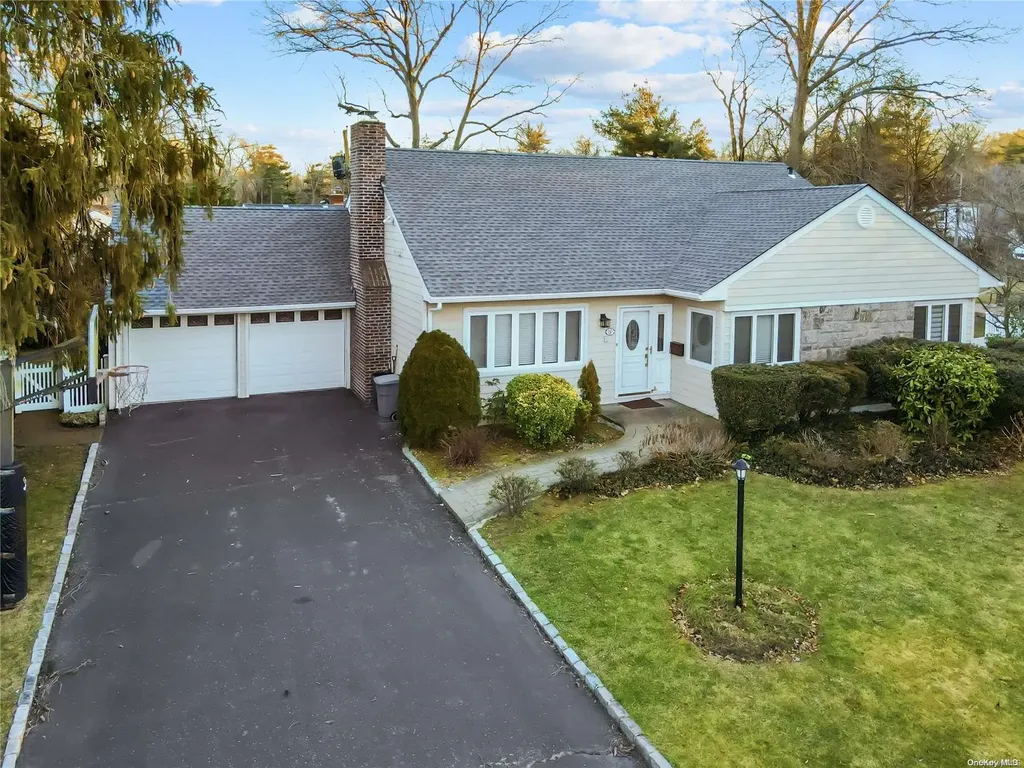 5 Pine Drive S Roslyn NY 11576