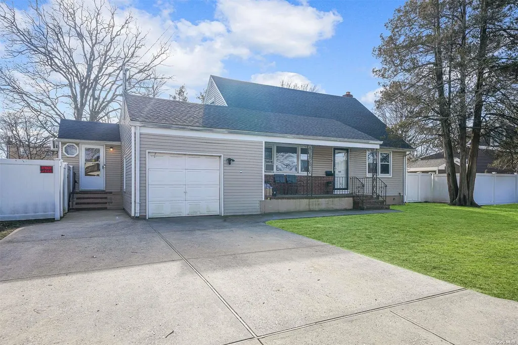 347 53rd Street Lindenhurst NY 11757