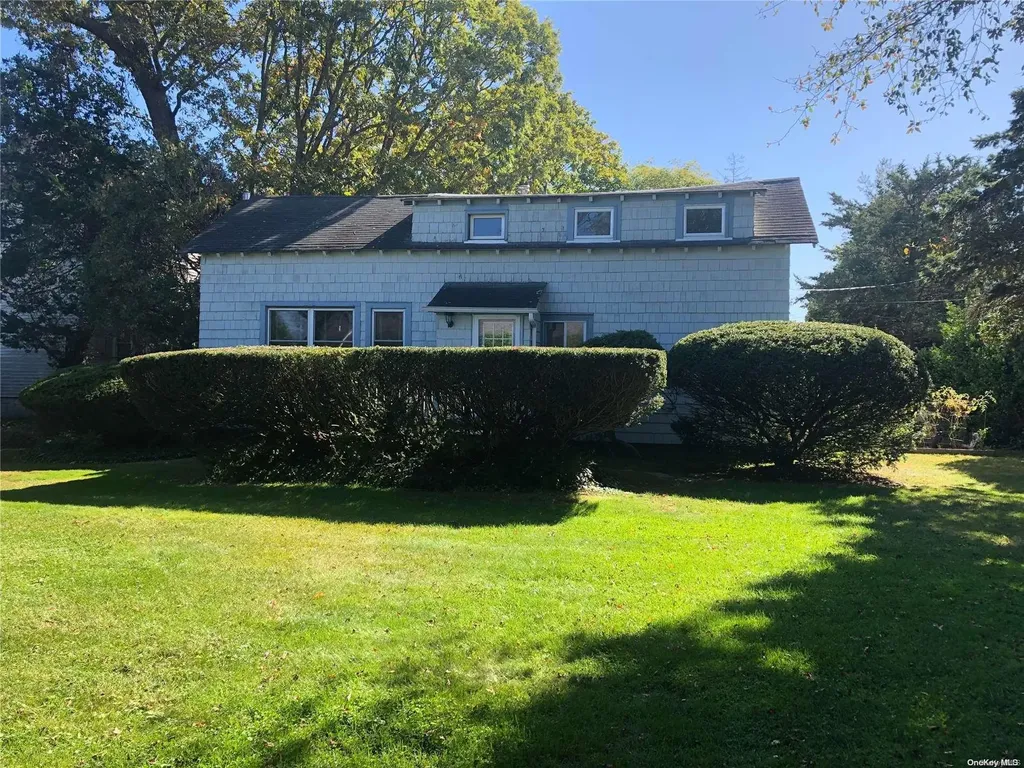 12 Frog Lane Oakdale NY 11769