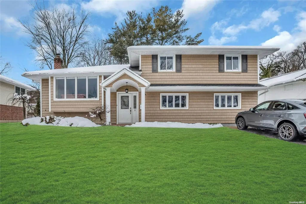 10 Devonshire Court Plainview NY 11803