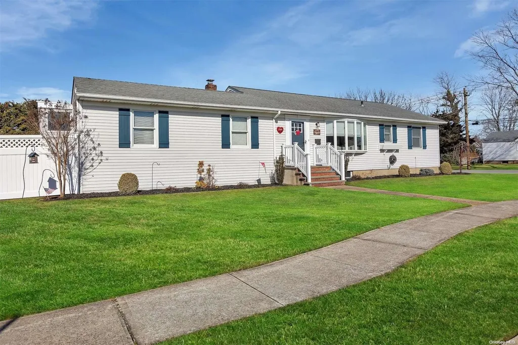 7 Baldwin Avenue Massapequa NY 11758