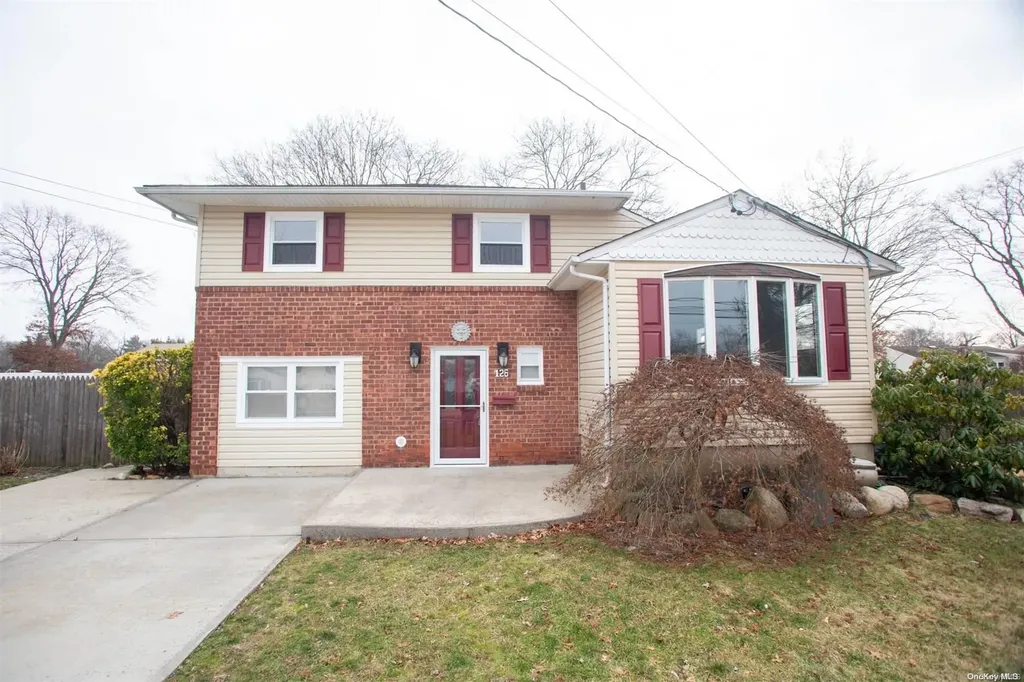 126 Delaware Avenue Bay Shore NY 11706